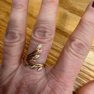 Black Hills Gold 10k Leaf Ring